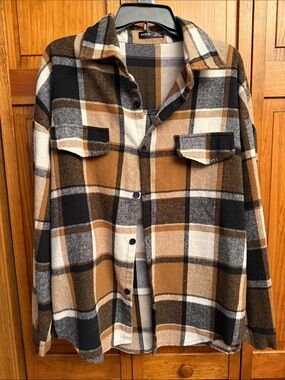 SHEIN Men's Plaid Button-Up Shacket in Brown, Black & Cream NWOT size XL